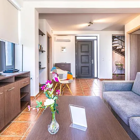 Kalma Pente Вилла Неа-Муданья